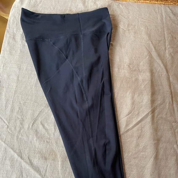 Girlfriend Collective Leggings in Midnight, 19.5” - Picture 2 of 4